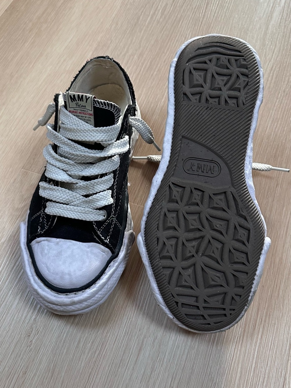 Maison Mihara Yasuhiro Men’s 8.5 Sneakers - Picture 4 of 4